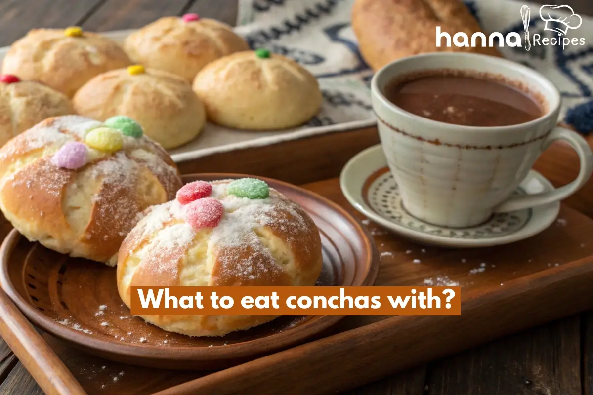 What to eat conchas with: Close-up of conchas paired with hot chocolate.